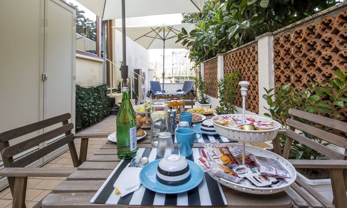Sorrento City Centre House | Flower Suites Sorrento