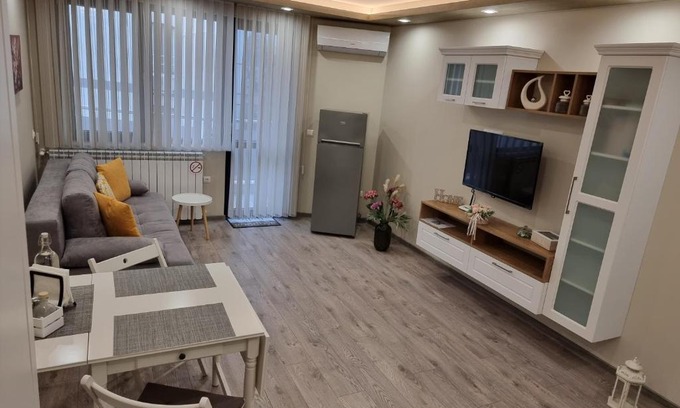 Dobrich Apartment | Flowers Apartment
