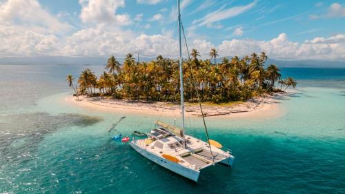Carti Tupile Boat Rental | Flying Ginny Lagoon 55 Catamaran All-Inclusive Charter