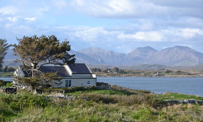 Cashel Cottage | Foden's Cottage is a family holiday home on a remote peninsula in Connemara