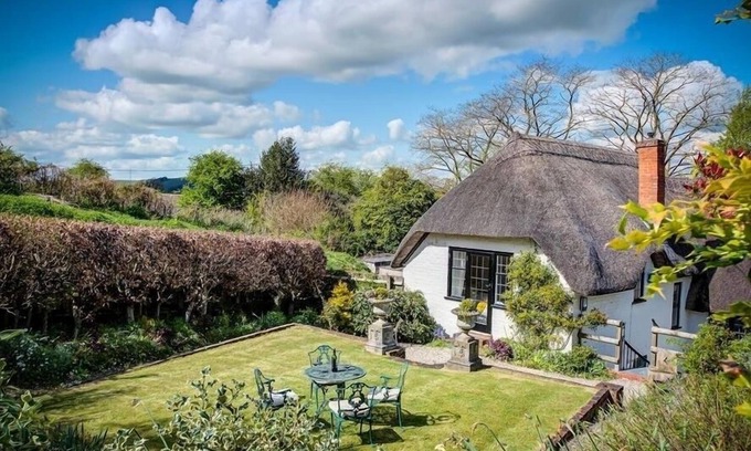 Warminster Cottage | FOLEY'S COTTAGE, family friendly, with open fire in Warminster