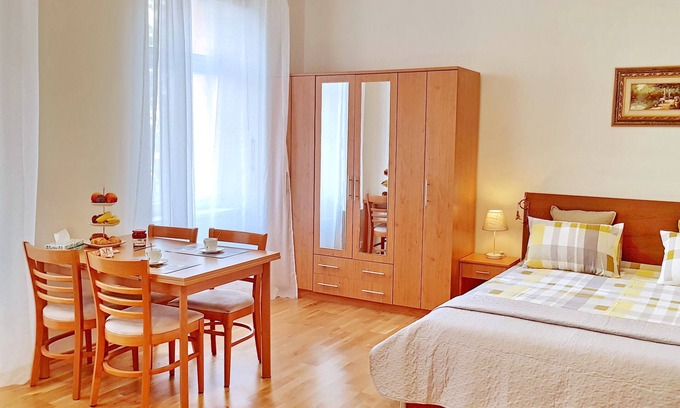 Vysehrad Apartment | Folimanka2154z- big apartment in historical Center
