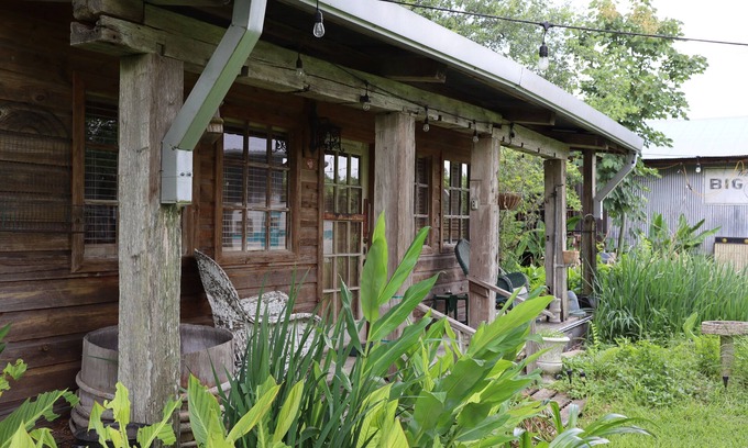 Opelousas House | ★ Folk Art Barn, Lrg Pvt 2 BR ★ Safe Getaway ★