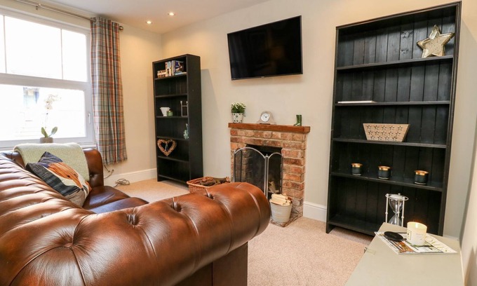 Caistor Cottage | FONABY, romantic, luxury holiday cottage, with open fire in Caistor