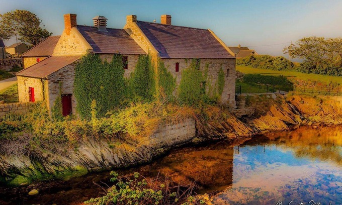 Annalong House | Foot of the Mournes - Cottage - Sleeps 4 - Parking