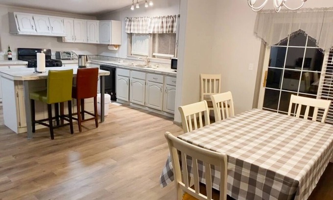 Havre House | FOOTHILLS LOOKOUT INN -Come home to Montana!