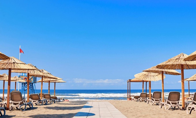Ulcinj Hotel | For The Whole Family! 4 Convenient Accommodations, Beachfront, Swimming Pools!