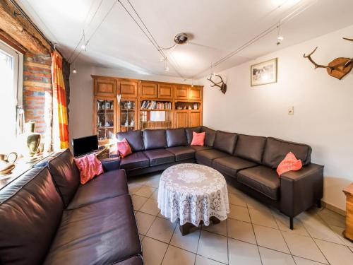 Awenne House | Forestside Escape for 15 Guests