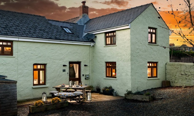 Neyland Cottage | Former Barn in quiet hamlet in Pembrokeshire