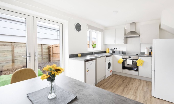 Avonmouth House | Fortified Three Bedroom Home Bristol