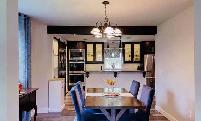 Radcliff House | Fortside Comfort~3 BR~Gourmet Kitchen~Pet Friendly