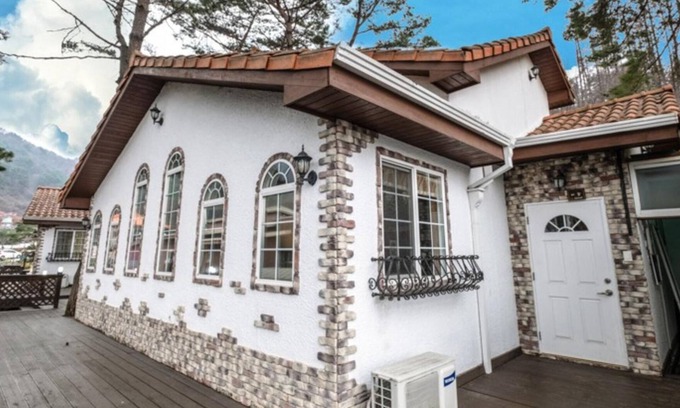 Pocheon House | Fortune Lake and Pine Pension
