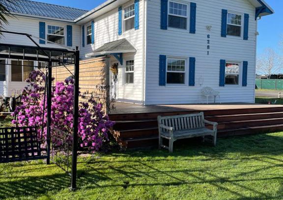 Sweet Home Hotel | Foster Lake Inn