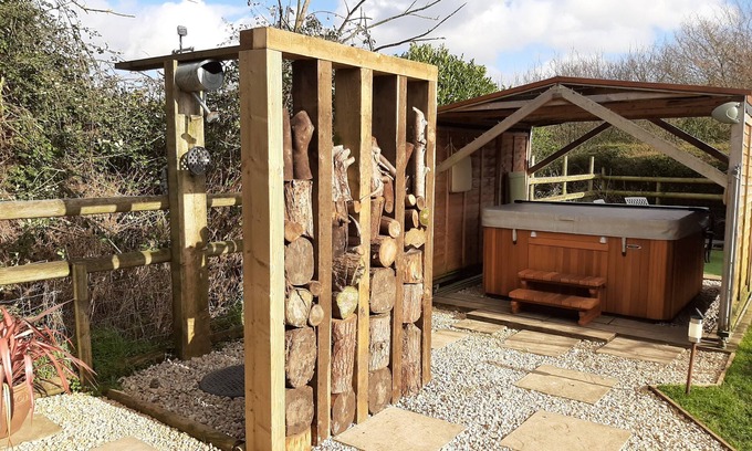 Bromham Cabin | Found at the foot of Roundway Hill with it's own secluded garden. Pet friendly.