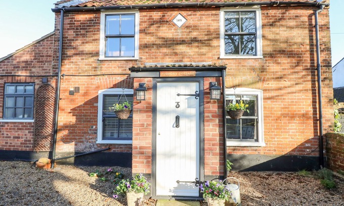 Reedham Cottage | FOUNDRY COTTAGE, pet friendly, country holiday cottage in Reedham
