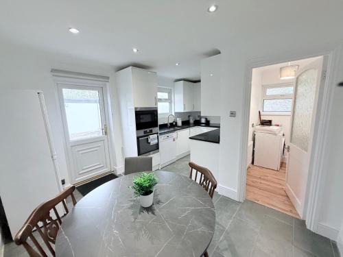 Heath House | Fountain House-Sleeps 5-Central Dagenham-Parking