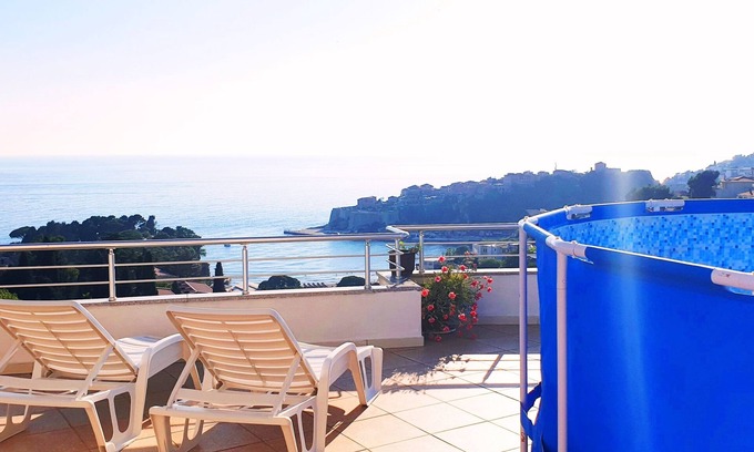 Ulcinj Bed & Breakfast | Four bedded room with private sea view balcony