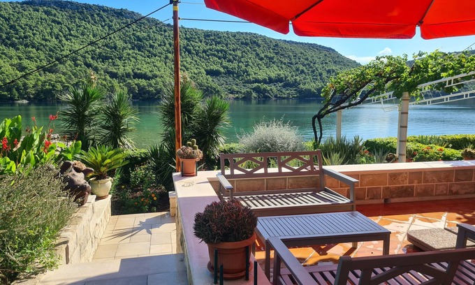 Broce Apartment | Four-bedroom apartment near beach Broce, Pelješac (A-13182-a)