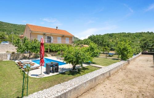Sibenik House | Four-Bedroom Holiday Home In Slivno