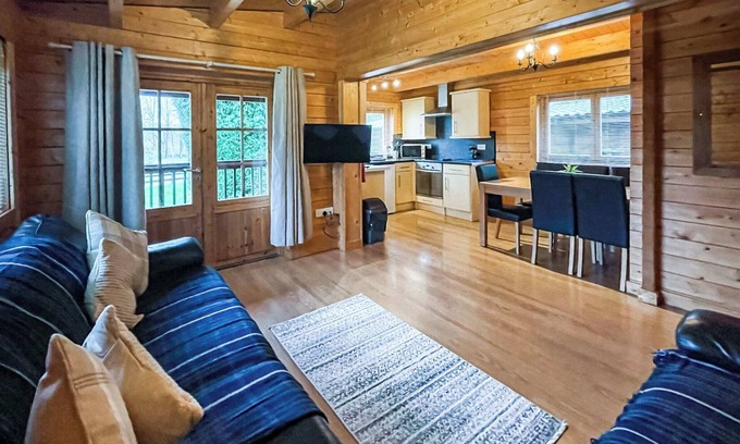 Broadwindsor Ski Chalet | Four berth lodge with one master double and one twin each with wardrobe.