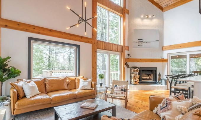 Burnt River Cottage | Four Season Lake Front Cottage