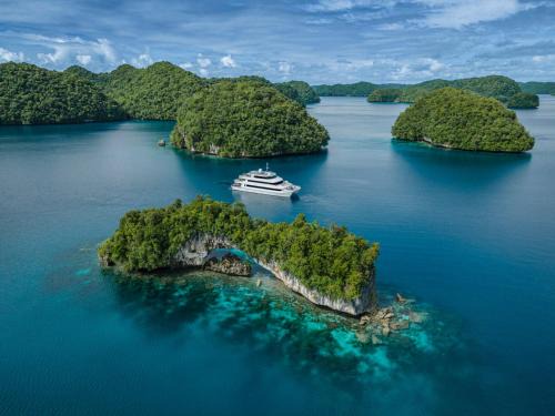 Koror Boat Rental | Four Seasons Explorer Palau - Cruising Resort