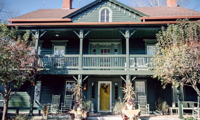 Glenwood Bed & Breakfast | Fox & Bear Lodge