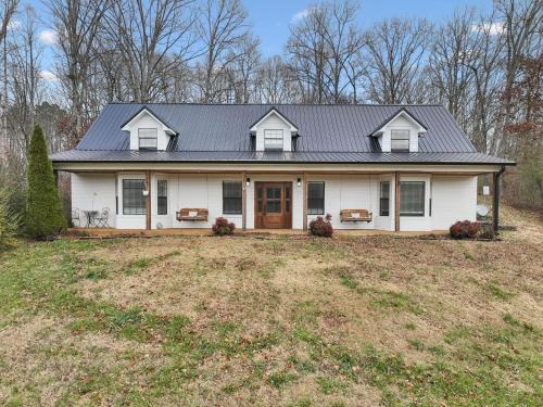 Lawrenceburg House | Fox Haven Retreat-Private Yard-Outdoor Adventure