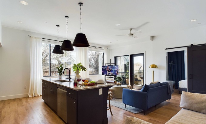 Historic Waverly House | Fox On The Run-Private Balcony-12 South