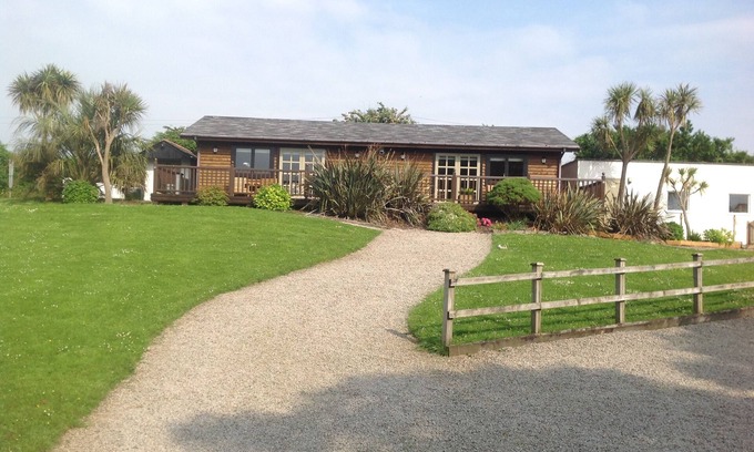 Hayle Apartment | Foxglove Kabyn - Semi-Rural Retreat Set In Enclosed Two Acre Garden