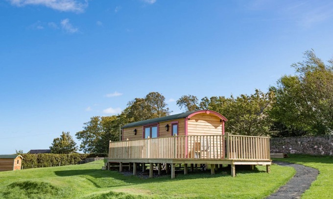 Bowsden Cabin | FOXGLOVE SHEPHERD'S HUT, near Berwick upon Tweed - sleeps 4