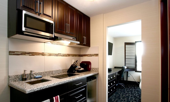 Drayton Valley Hotel | Foxwood Inn & Suites