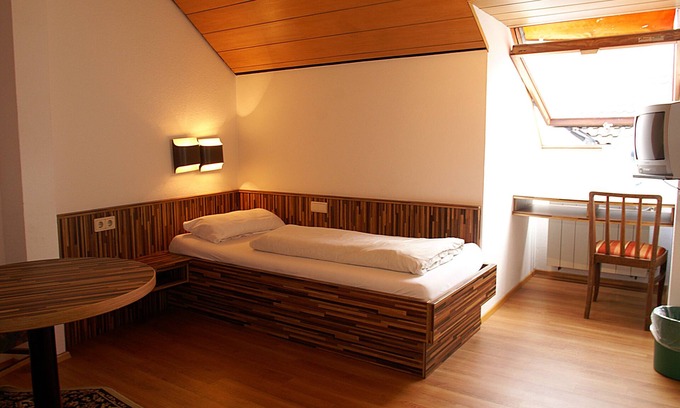 Giebelstadt House | Fränkischer Gasthof Lutz