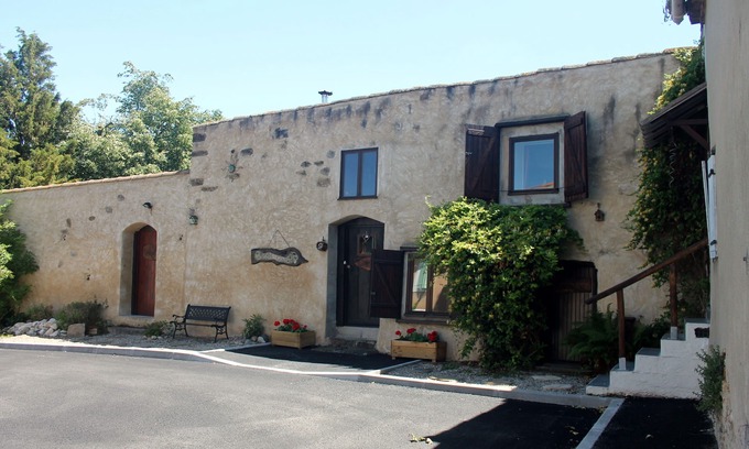 Escueillens-et-Saint-Just-de-Belengard Cottage | Cosy gîte based in the heart of a rural village, 25 mins from Carcassonne