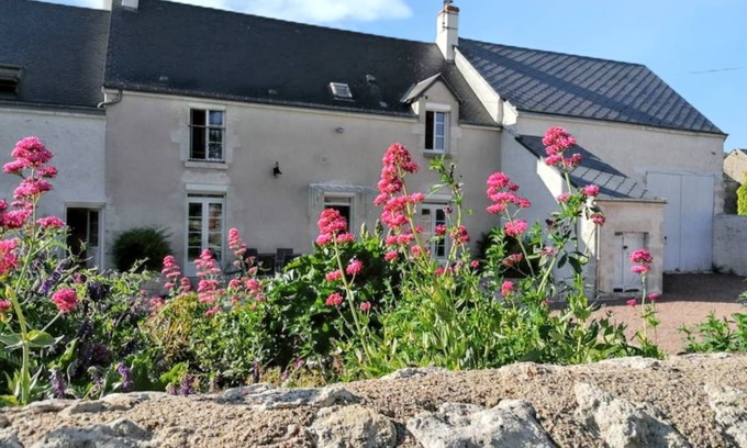 La Chapelle-Saint-Martin-en-Plaine House | 174 m² House ∙ 4 bedrooms ∙ 9 guests
