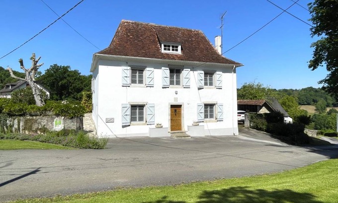 Moncayolle-Larrory-Mendibieu House | 136 m² Gîte ∙ 4 bedrooms ∙ 6 guests
