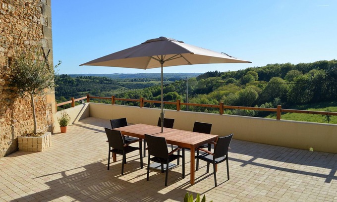 Rouffignac-Saint-Cernin-de-Reilhac House | Aux volets bleus chez Mark & Sylvie