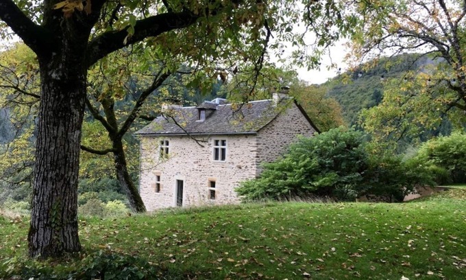 Saint-Geniez-d'Olt House | Beautiful 18th century house for rent in private hamlet with heated pool