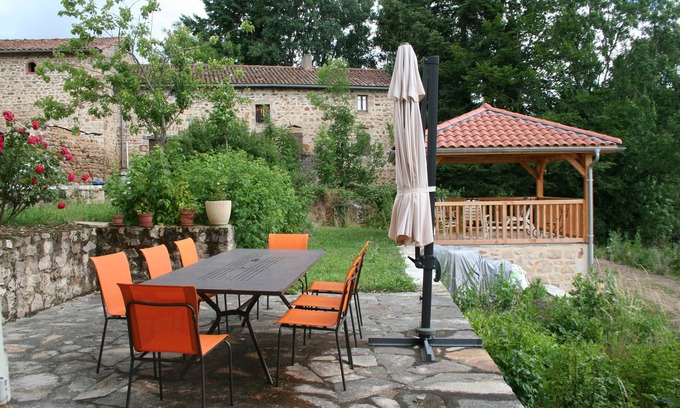 Saint-Quentin-sur-Sauxillanges House | Gîte* JEPATAN with pool table and table tennis