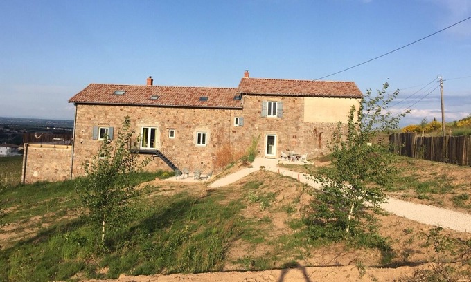 Arbuissonnas House | Gîte Dans un Joli Domaine en Plein Cœur du Beaujolais