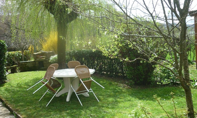 Vic-sur-Cere Apartment | FRANCAIS. LES PETUNIAS