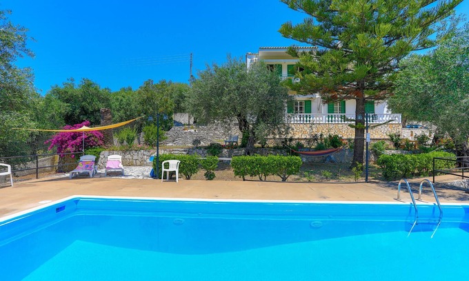Agios Spyridon Corfu House | Frangiskos Ena: Private Apt, shared pool. WiFi, A/C, close to the sea.