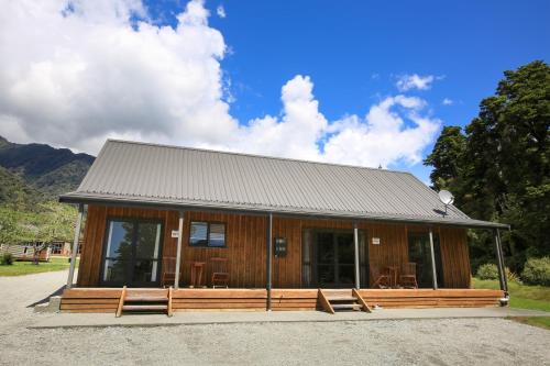 Franz Josef Glacier House | Franz Alpine Retreat- Cottage