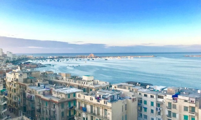 Alexandria House | FREE AIRPORT PICK UP beautiful sea view Apt,in the heart of Alexandria