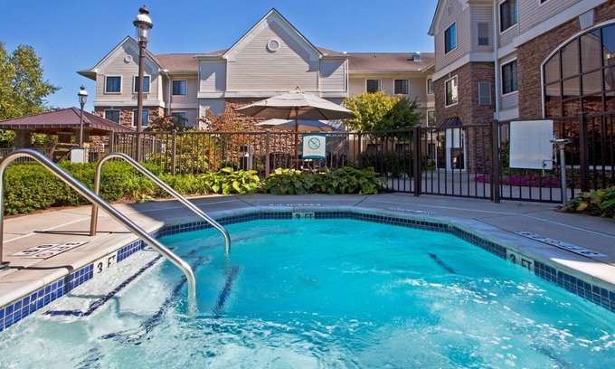 Shelby Township Condo | Free Breakfast Buffet. Pool & Hot Tub Access. Great Location!