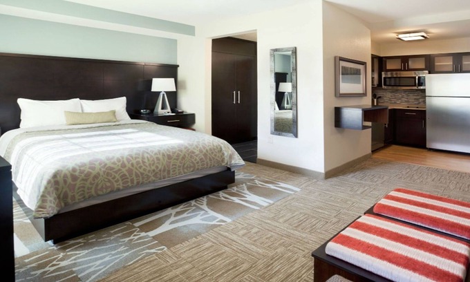 Lanham Apartment | Free Breakfast! Convenient Location Near Gov't Offices!