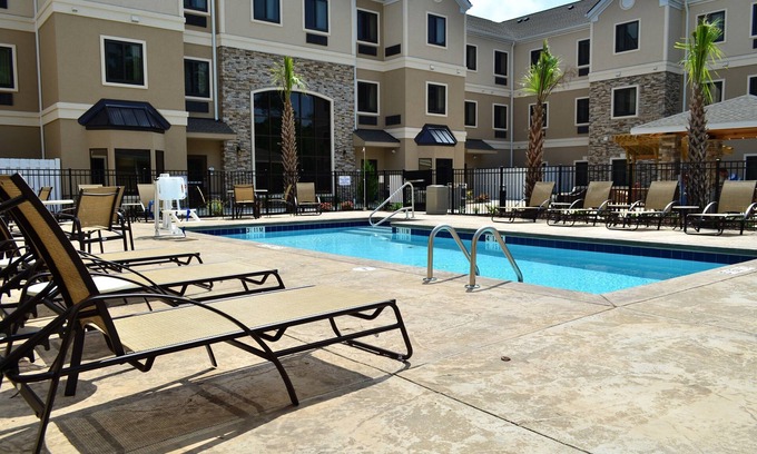 Jacksonville Condo | Free Breakfast. Outdoor Pool. Shared BBQ. Near Marine Corps Air Station New River.