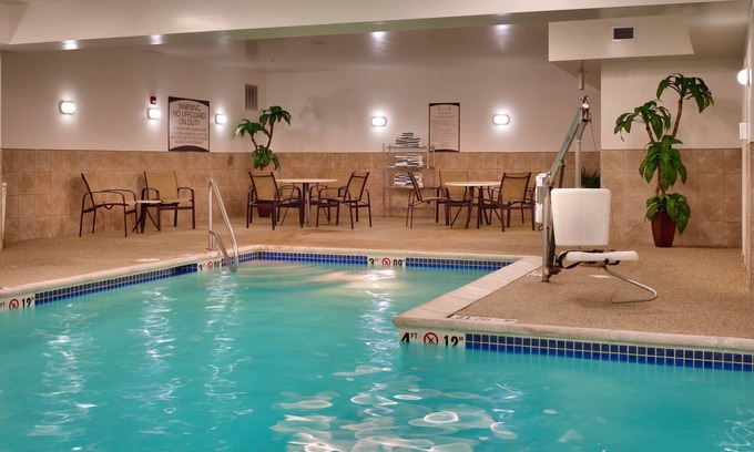 Omaha Apartment | Free Breakfast. Pool. Gym. Great Location! Near the Children’s Hospital