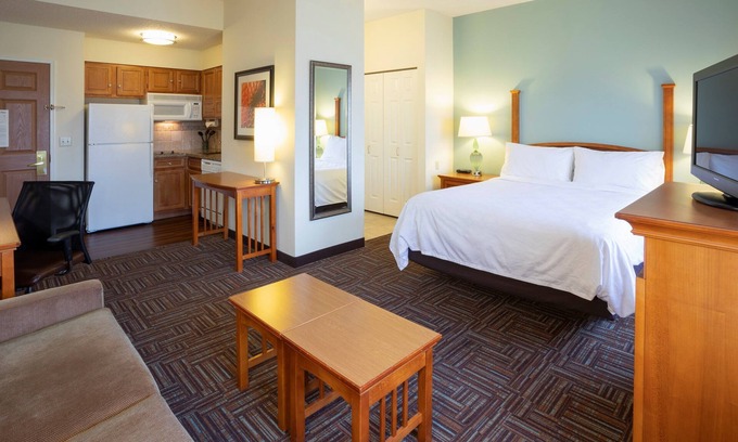 West Bloomington Apartment | Free Breakfast. Pool & Hot Tub. Great for Business Travelers!
