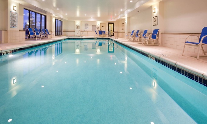 Oconomowoc Condo | Free Breakfast. Pool. Gym. Close to Aurora Medical Center!